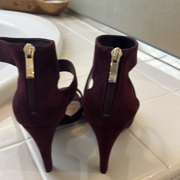 Heels - Picture 3 of 3